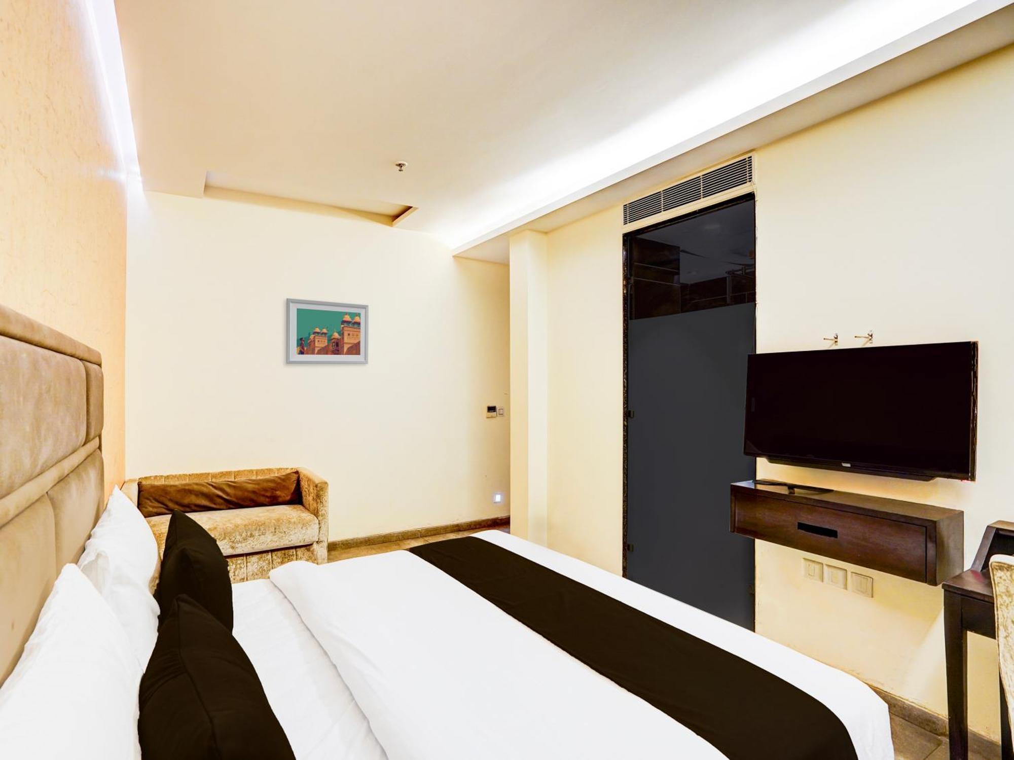 Отель Super Townhouse Pitampura West Enclave Дели Экстерьер фото