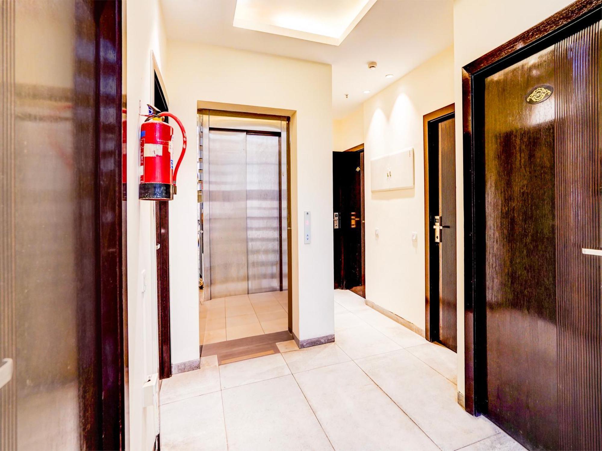 Отель Super Townhouse Pitampura West Enclave Дели Экстерьер фото