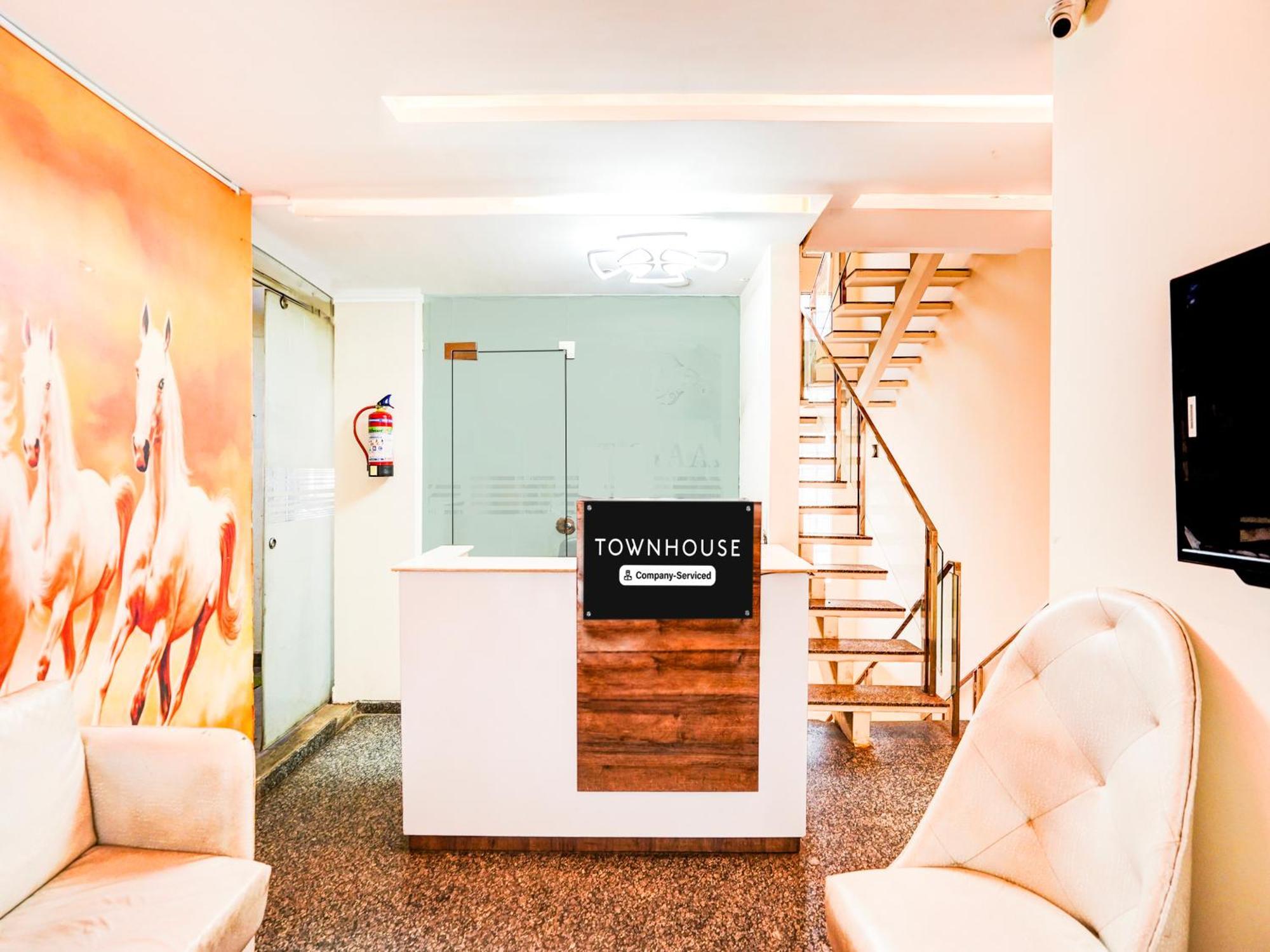 Отель Super Townhouse Pitampura West Enclave Дели Экстерьер фото