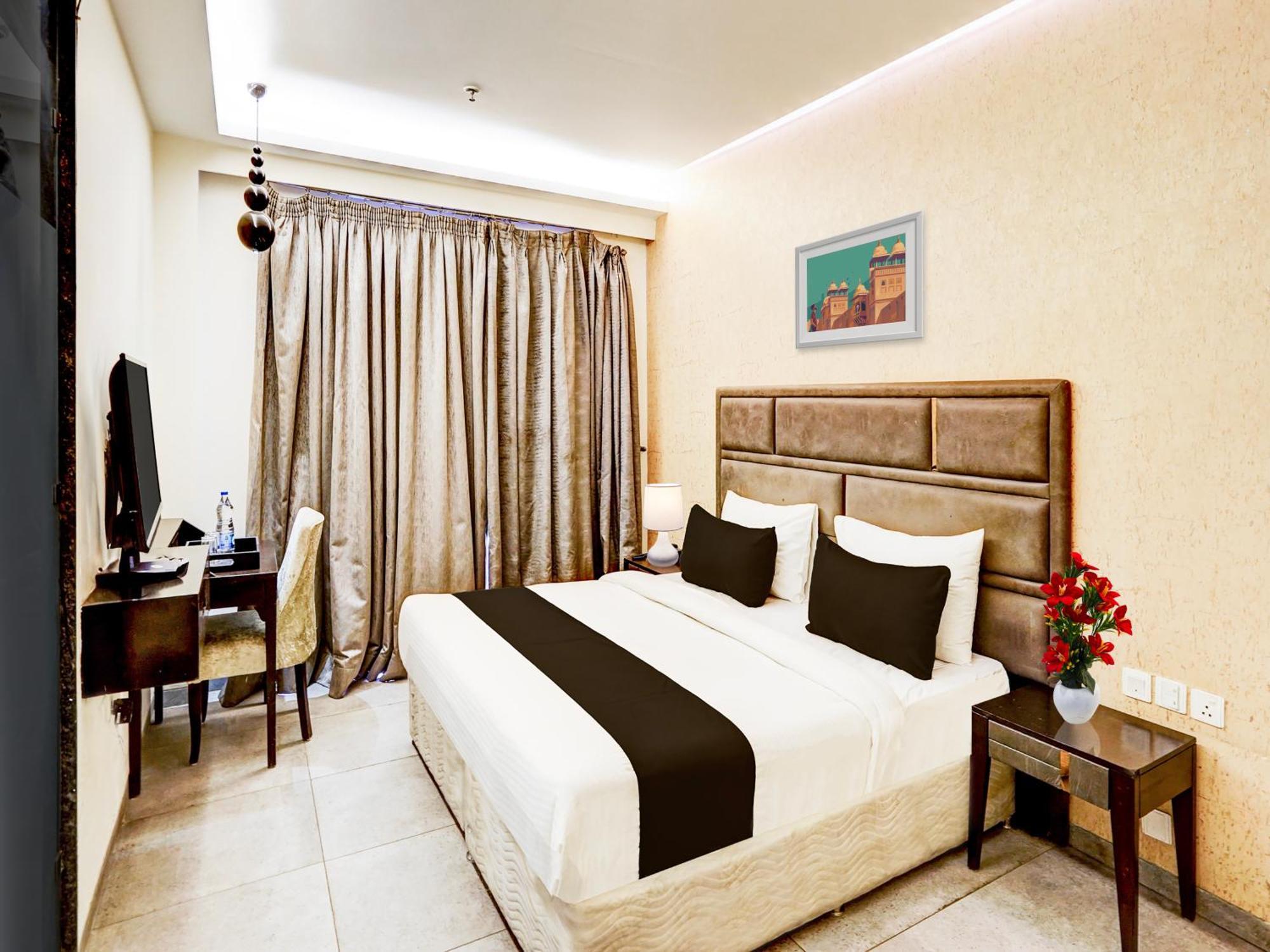 Отель Super Townhouse Pitampura West Enclave Дели Экстерьер фото
